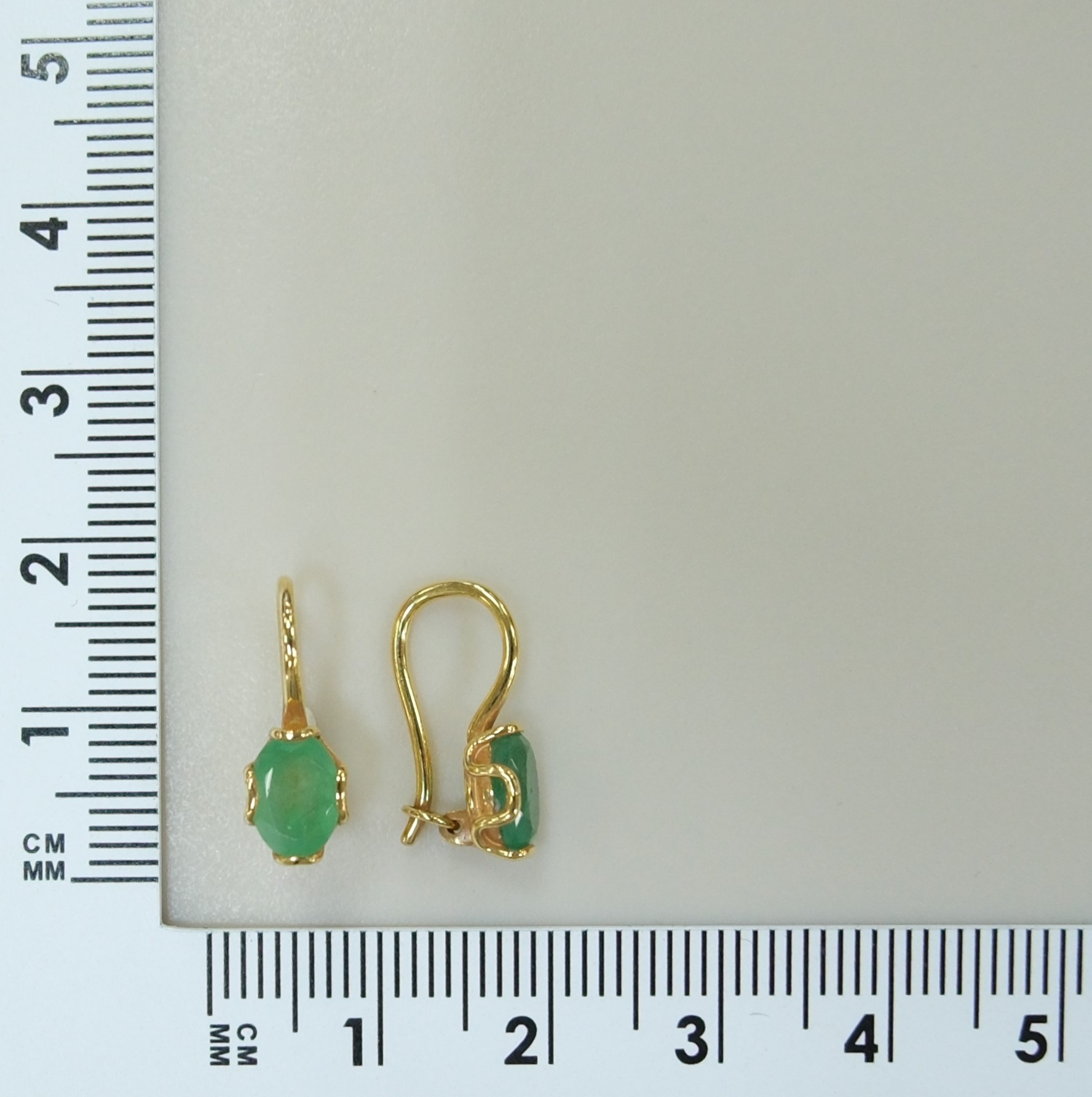 Серебряные серьги с изумрудами